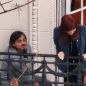 Quién es el misterioso hombre que aparece siempre junto a Cristina Kirchner cuando sale al balcón
