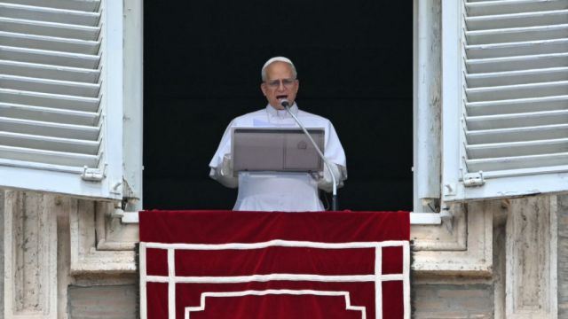 El papa León XIV pidió frenar la guerra en Medio Oriente "antes que se convierta en una vorágine irreparable".