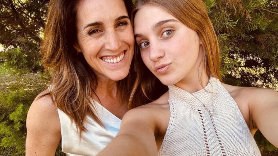Soledad Pastorutti junto con su hija Antonia