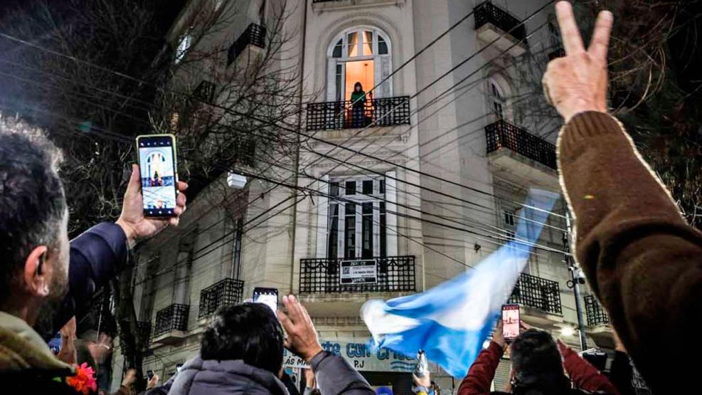 220625_cristina_fernandez_kirchner_balcon_x_g