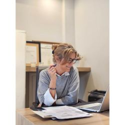 Mercedes Funes: Asesora de Seguros  | Foto:CEDOC