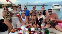 Así fue el festejo íntimo y viral de Leo Saleh en un yate en Miami