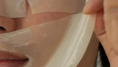 El invierno es la estación perfecta para cuidar tu piel en profundidad. Menor exposición solar, temperaturas bajas y una rutina más estable crean el escenario ideal para realizar peelings faciales. Esta exfoliación profunda no solo mejora la textura, sino que también potencia la luminosidad y revitaliza el rostro desde adentro.
