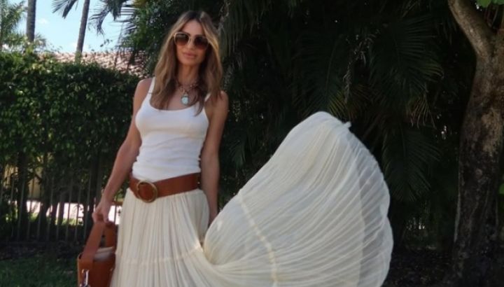 María Vázquez causó furor con el jean wide leg del momento y un look relajado y sugerente