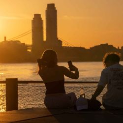 El sol sale sobre Manhattan en lo que se espera sea el día más caluroso del año, en la ciudad de Nueva York. Foto de SPENCER PLATT / AFP | Foto:AFP