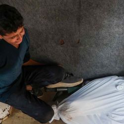 Un niño llora junto al cuerpo de un hombre asesinado cerca del cruce fronterizo de Zikim. Gaza. Foto de Omar AL-QATTAA / AFP | Foto:AFP
