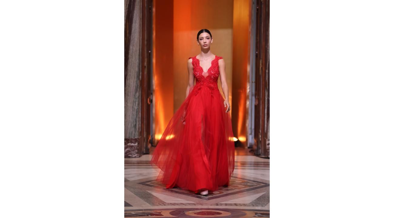 "Una Noche de Glamour y Moda: Mi Experiencia en el FashionWeek".