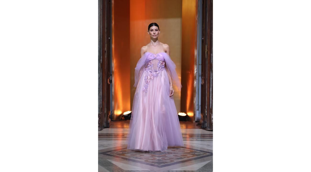 "Una Noche de Glamour y Moda: Mi Experiencia en el FashionWeek".