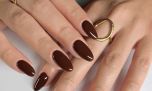 Tendencia de uñas en invierno para las amantes de colores este 2026