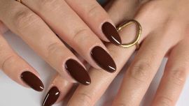 Tendencia de uñas en invierno para las amantes de colores este 2026