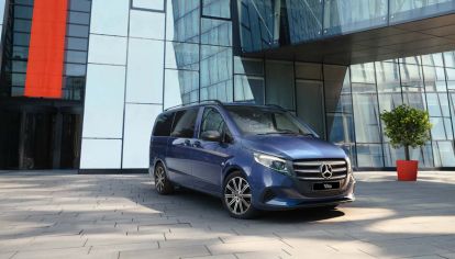 La van fue presentada en dos versiones con distintos niveles de potencia mecánicos. Llega importada desde España.