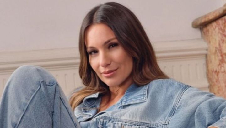 Pampita mostró cómo llevar la clásica chaqueta de cuero con una renovada imagen