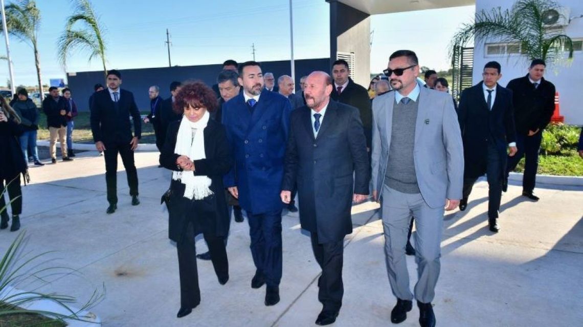 Insfrán inauguró un polo educativo y advirtió: “tarde o temprano, Dioxitek funcionará en Formosa”