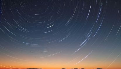 Entre planetas y patrones, el stellium en tu carta natal funciona como un faro de energía que guía tu personalidad y tus aprendizajes. Qué es, cómo influye y por qué puede marcar tu destino.