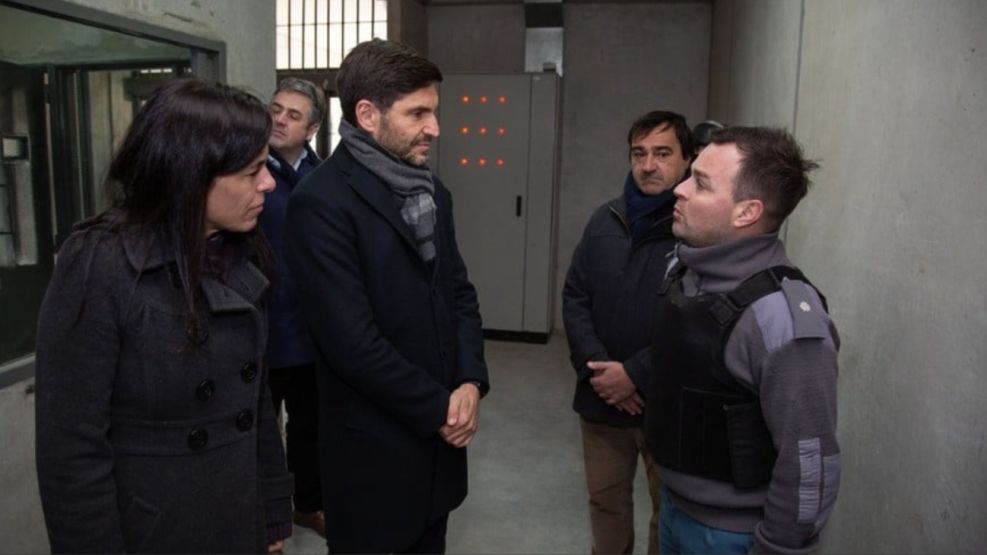 Trasladan 400 presos en Rosario