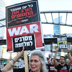 Un manifestante exige medidas para lograr la liberación de los rehenes israelíes. Foto de Fadel SENNA / AFP | Foto:AFP