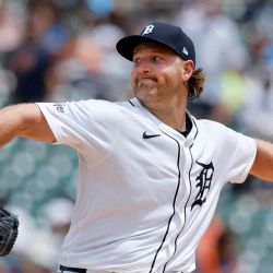 Dietrich Enns #51 de los Tigres de Detroit lanza contra los Atléticos durante la segunda entrada en el Comerica Park, en Detroit. Foto de Duane Burleson / AFP | Foto:AFP