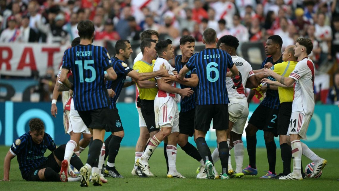 Players scuffle at the end of the FIFA Club World Cup 2025 Group E football match between Italy's Inter Milan and Argentina's River Plate at the Lumen Field stadium in Seattle on June 23, 2025. 