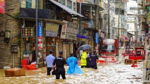 China: al menos 80.000 evacuados por las inundaciones.