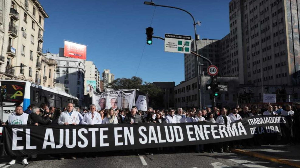 Abrazo simbólico al Hospital de Clínicas 20250626