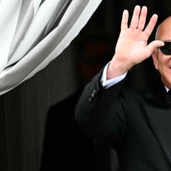 El fundador de Amazon, Jeff Bezos, sale del Hotel Aman el día de su boda en Venecia. Foto de Stefano Rellandini / AFP | Foto:AFP