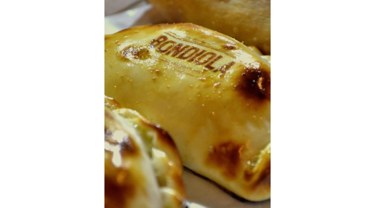 Empanadas al horno al disco: la pasión de Juan hecha sabor en El Rincón.