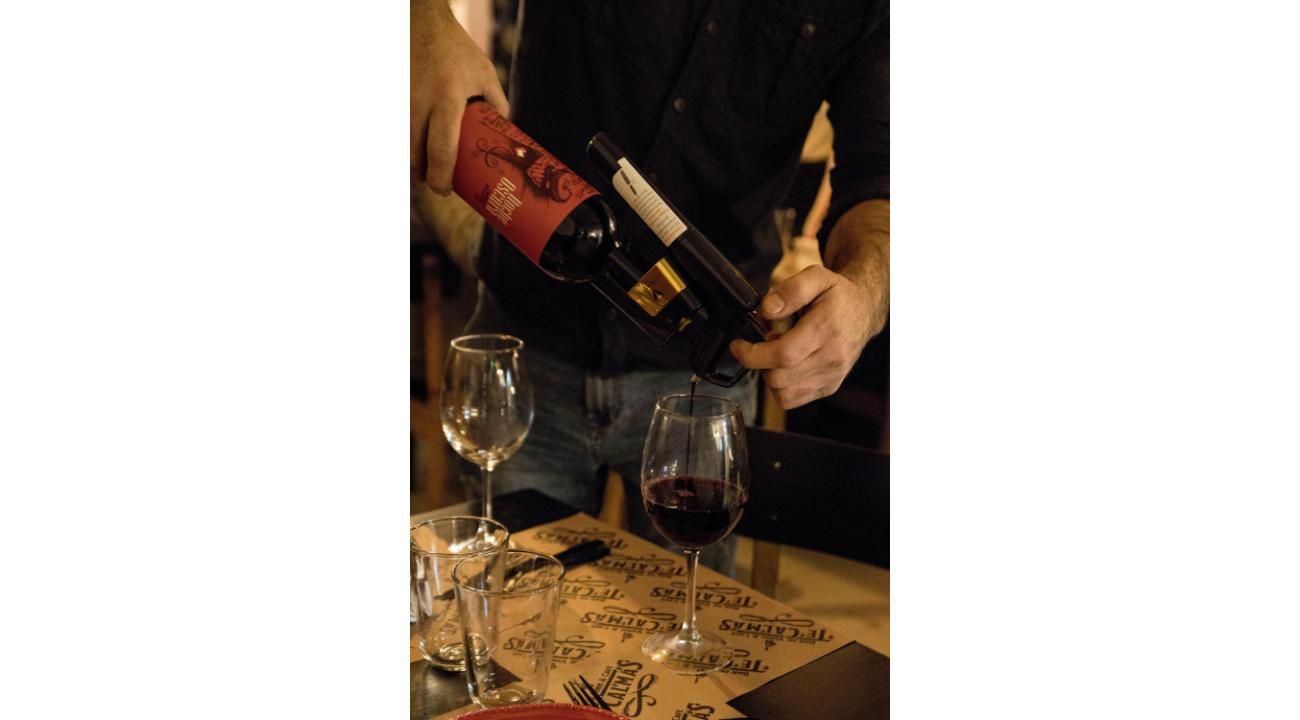 Te Calmás, un refugio de vinos y sabores en un ambiente acogedor