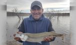 Entre fuertes heladas y crecidas, la pesca desafía al invierno