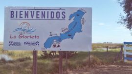 Juancho está ubicada a unos 430 km de Buenos Aires, con una superficie de 1800 hectáreas en su caudal normal