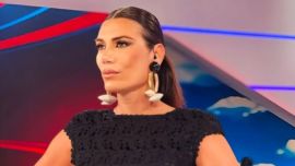 Adiós al negro: Flor de la V impone el rojo fuego y marca tendencia con su look más impactante