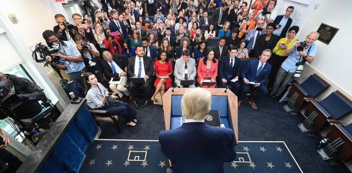El presidente de Estados Unidos, Donald Trump, habla durante una conferencia de prensa en la Sala Brady de la Casa Blanca. Foto de Andrew CABALLERO-REYNOLDS / AFP