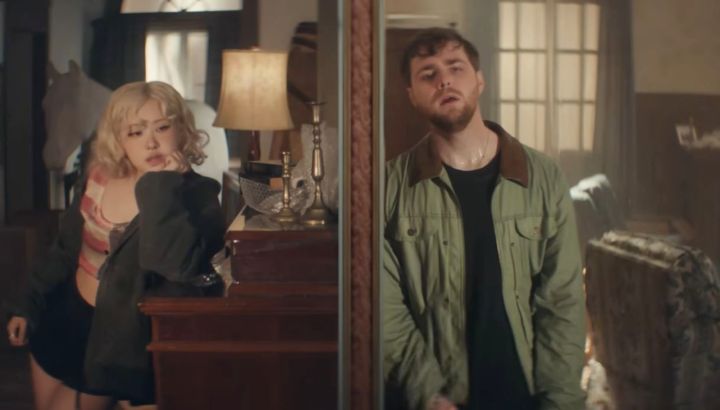 Alex Warren y ROSÉ de BLACKPINK sorprenden con "On My Mind", una inesperada balada pop