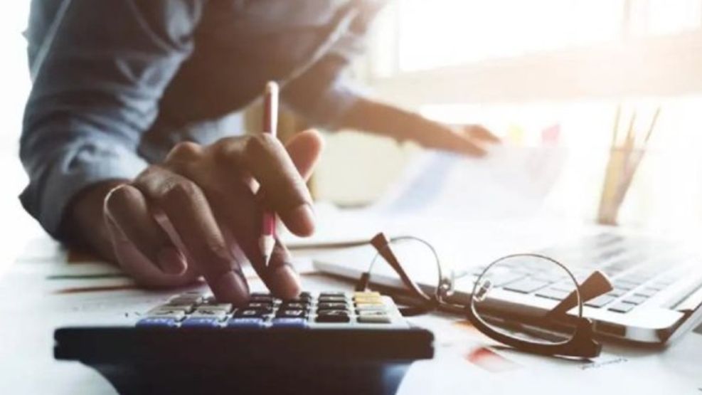 Desde julio bajan las tasas impositivas por mora: qué cambia y por qué sigue siendo caro deberle al Estado