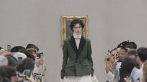 Jonathan Anderson debuta en Dior Homme con una colección poética, ambigua y profundamente emocional