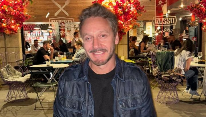 Adiós a las bufandas clásicas: Benjamín Vicuña impuso su estilo con el accesorio que las reemplaza