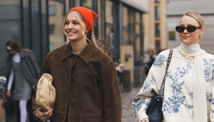 Moda invierno 2025: gorros rusos, botas altas y otras prendas protagonistas
