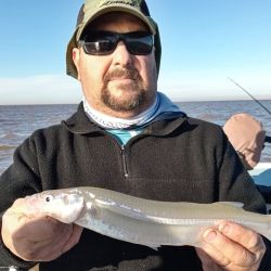 La deriva o garete en el río es indispensable para un buen día de pesca. Y el ancla de capa cumple mejores funciones que un “muerto”.