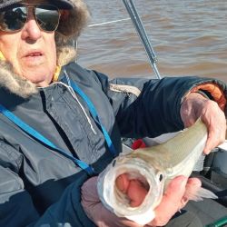 La deriva o garete en el río es indispensable para un buen día de pesca. Y el ancla de capa cumple mejores funciones que un “muerto”.