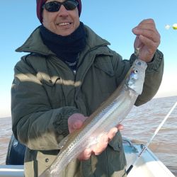 La deriva o garete en el río es indispensable para un buen día de pesca. Y el ancla de capa cumple mejores funciones que un “muerto”.