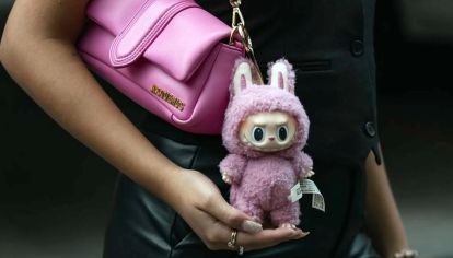 Son coleccionables, se cuelgan en las carteras y algunas versiones cuestan miles de dólares. Otros juguetes fashion.