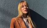 Nicole Neumann impactó con su último look: traje en tono caramelo y botas animal print
