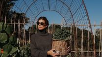Juliana Awada inspira con un sweater oversize y crear un look sin esfuerzo