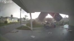 Así un tornado levantó la casa de una jubilada con su mascota en Florida.