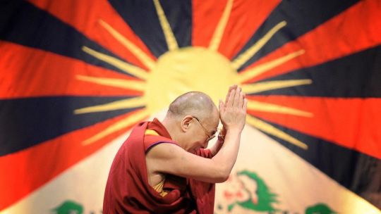 El dalái lama cumple 90 años: los tibetanos lo celebran, pero temen por su sucesor