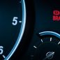 ¿Se vienen luces de freno delanteras para los autos?