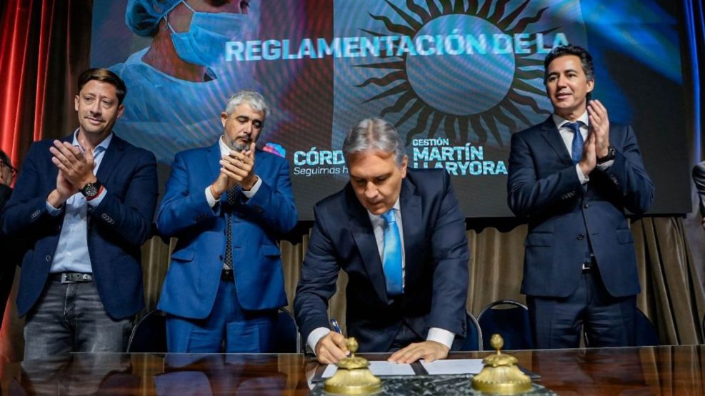 Anuncio de Llaryora para salud