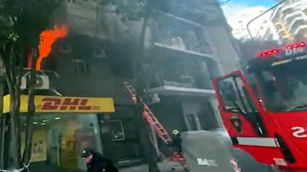Incendio en un edificio en Avenida Callao, entre Pacheco de Melo y Las Heras 20250630