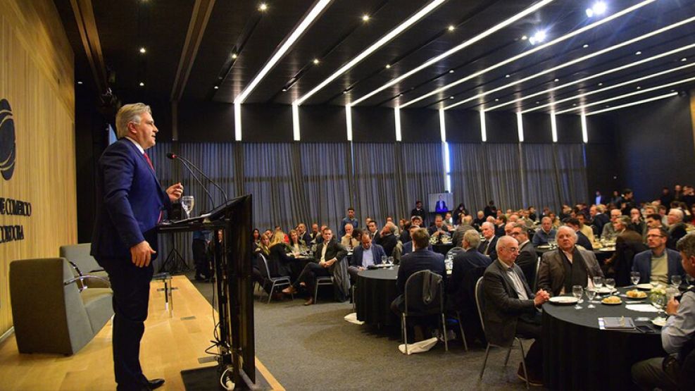 Martín Llaryora en la Bolsa de Comercio de Cba