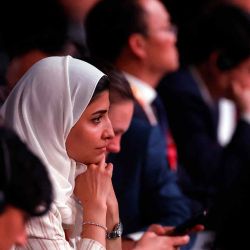 Una mujer no identificada asiste a la mesa redonda "Revitalización de la cooperación internacional para el desarrollo" de la ONU en Sevilla. Foto de Pierre-Philippe MARCOU / AFP | Foto:AFP