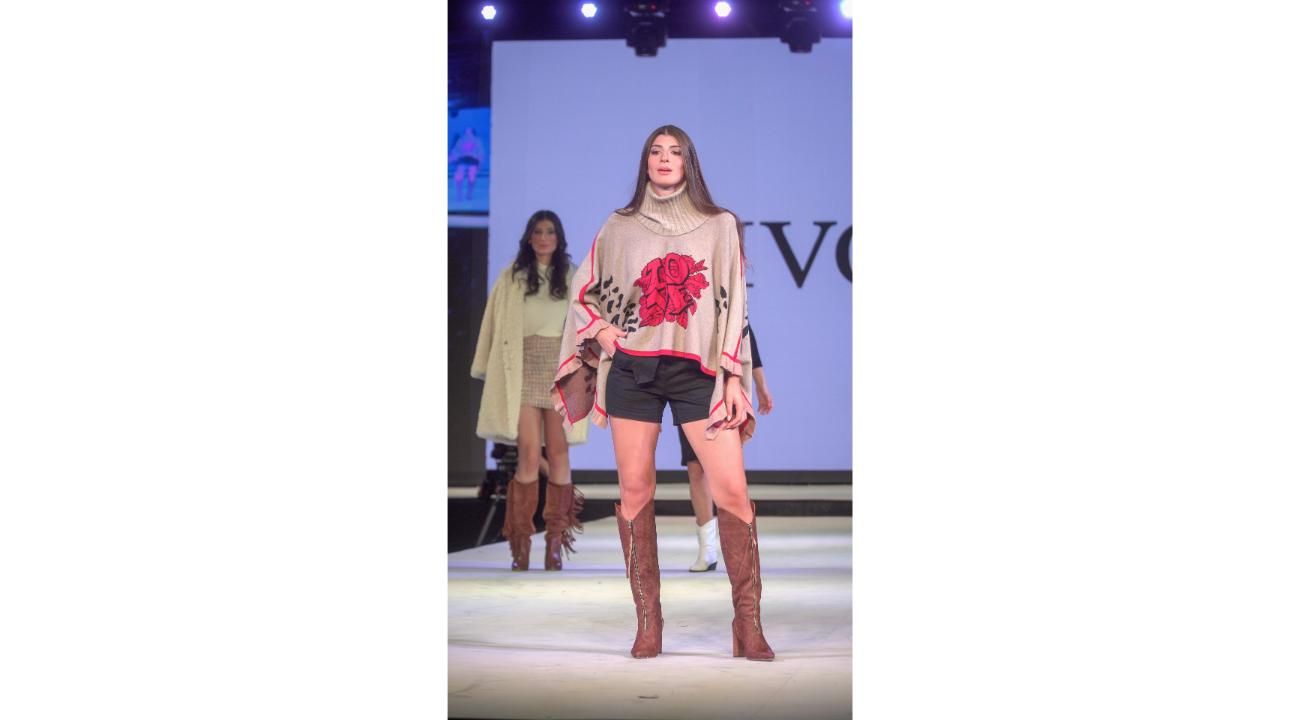 TIVOGLIO brilló en el desfile de SILKEY: diseño de autor y elegancia en la pasarela del Hilton.